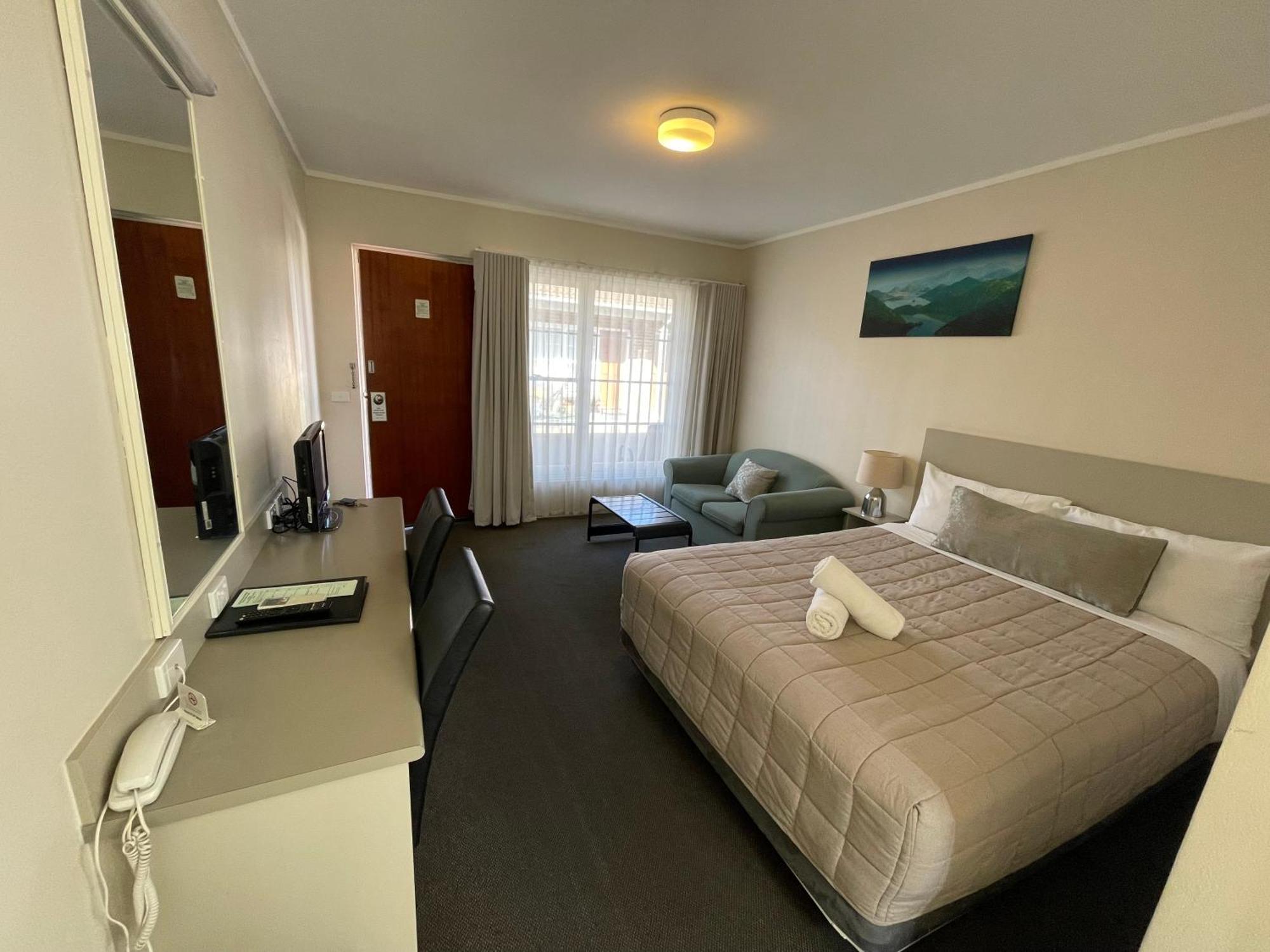 George Bass Motor Inn Наура Екстериор снимка