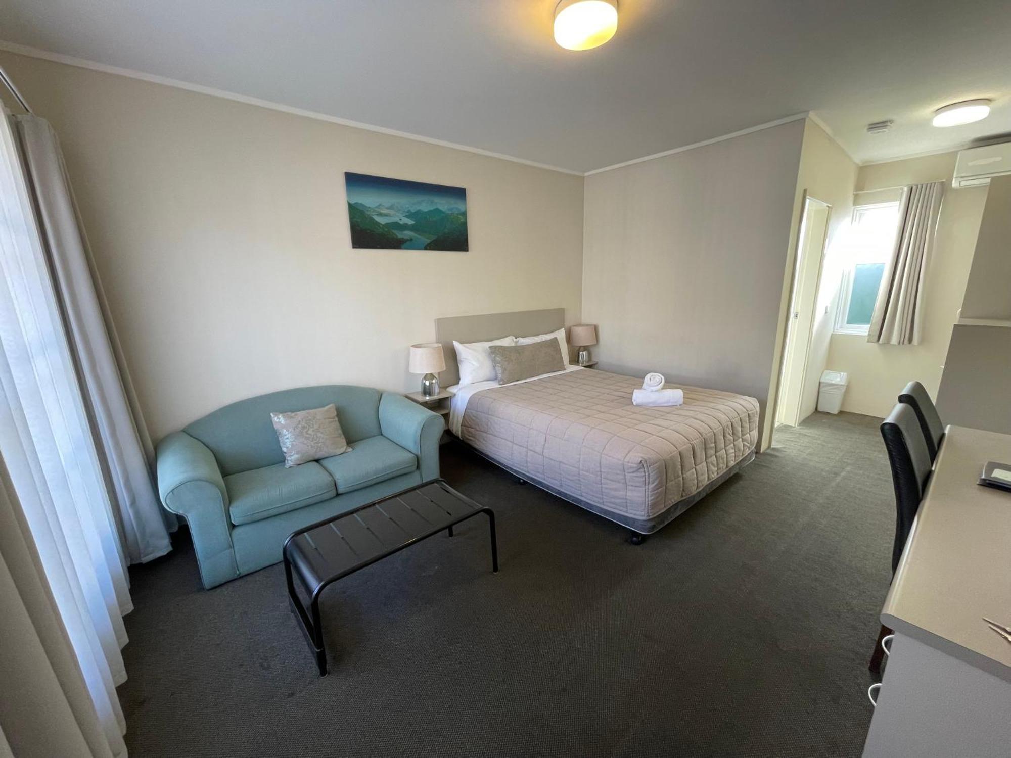 George Bass Motor Inn Наура Екстериор снимка