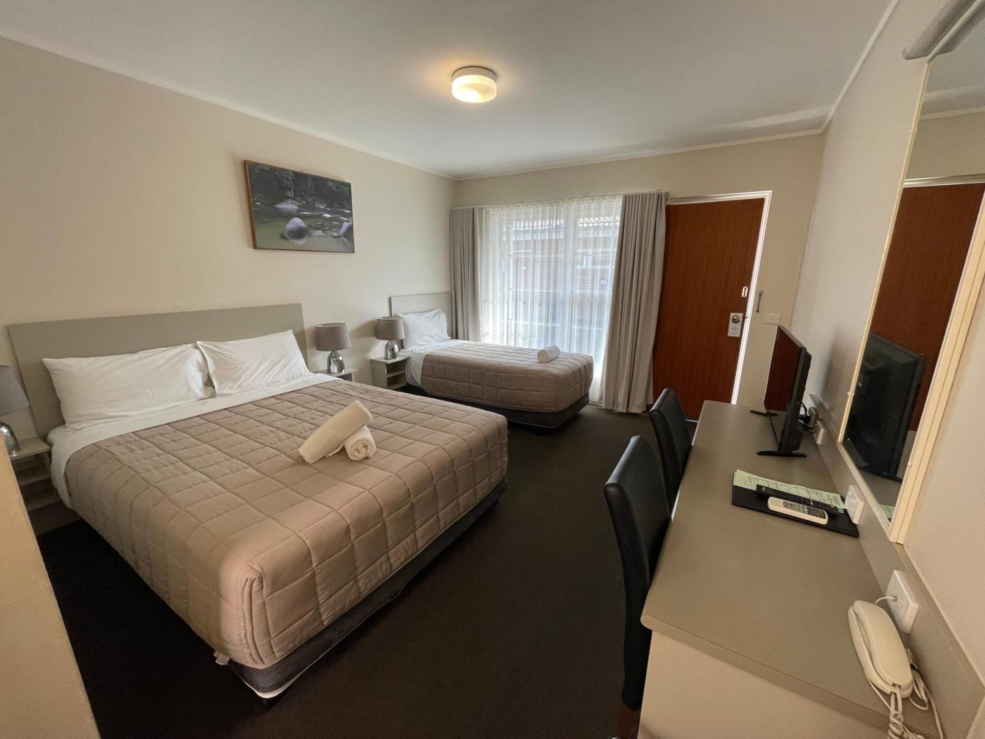 George Bass Motor Inn Наура Екстериор снимка