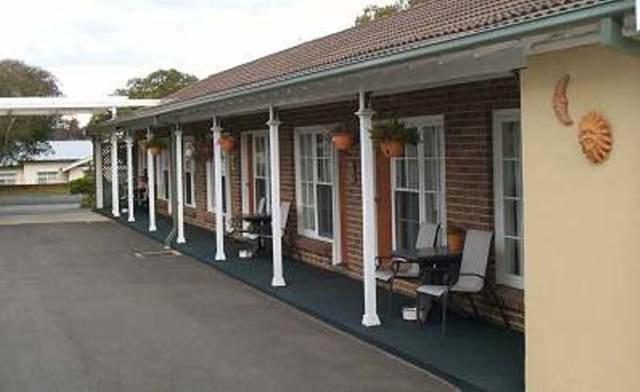 George Bass Motor Inn Наура Екстериор снимка
